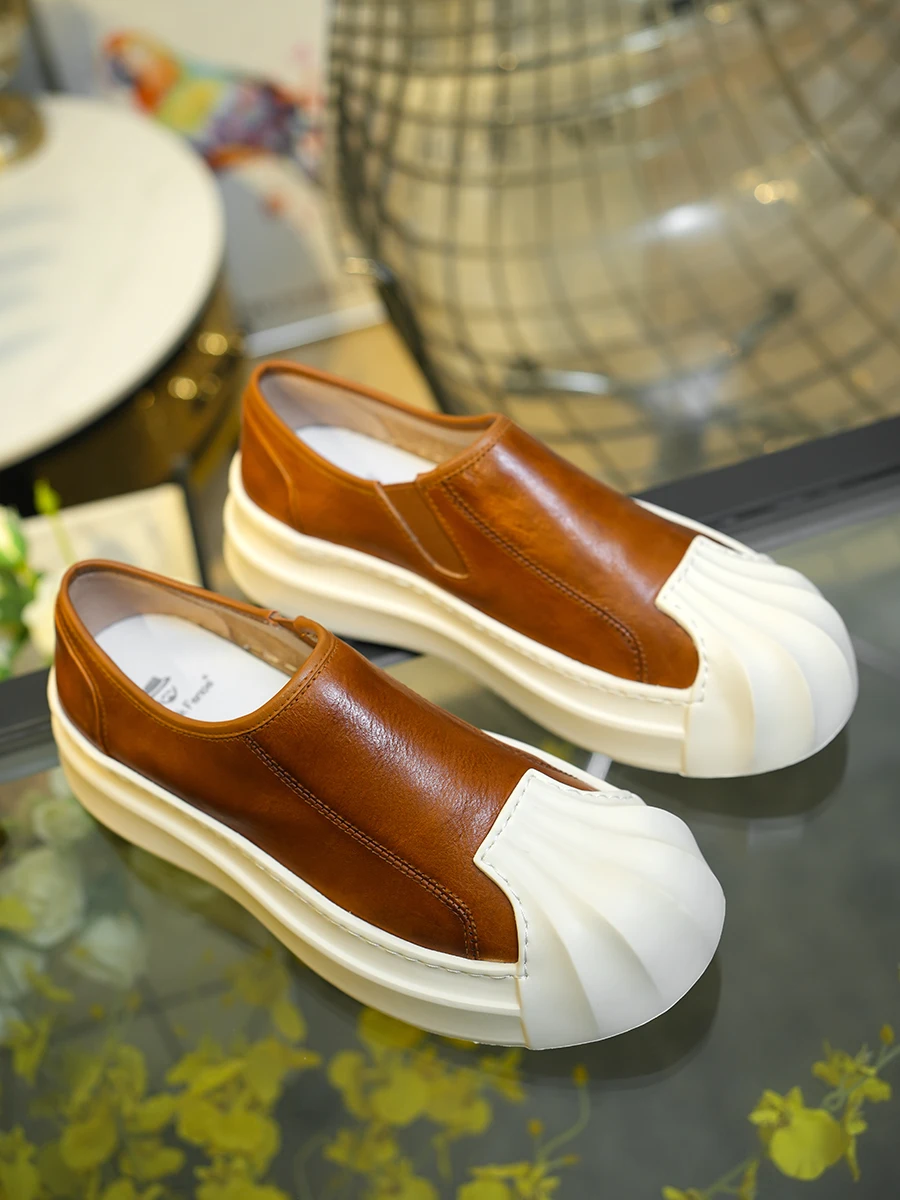 New Men's Casual Shoes in Summer Leather Platform Shoes with Round Heads.