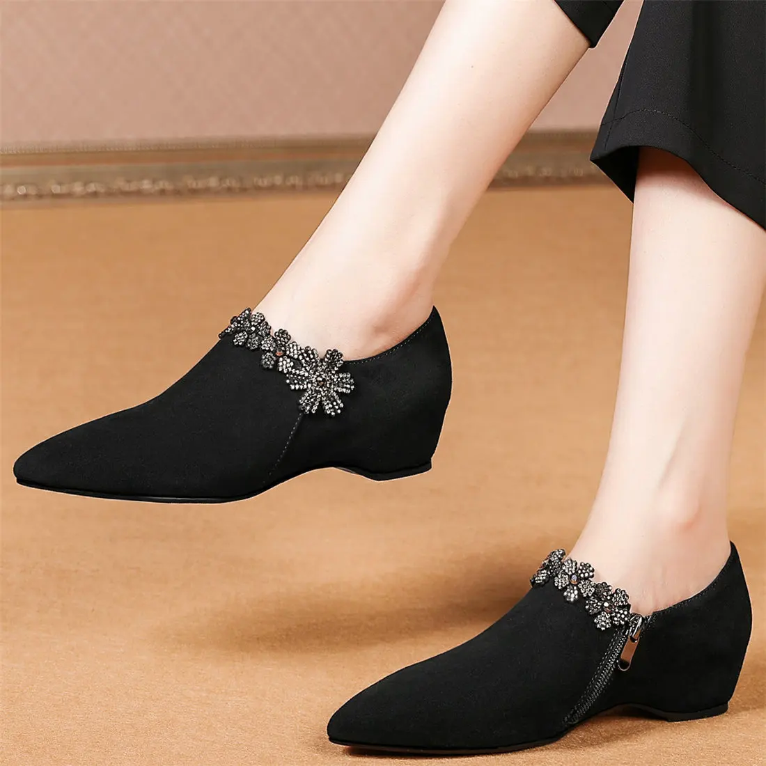 

2022 Party Shoes Women Slip On Genuine Leather Height Increasing Ankle Boots Female Low Top Pointed Toe Pumps Shoes Casual Shoes