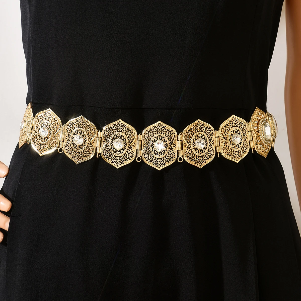 حزام تخريمية ذهبي فاخر لحفلات الزفاف - إكسسوار مميز بالكريستال المتلألئ مع نمط معقد لمظهر زفاف مذهل