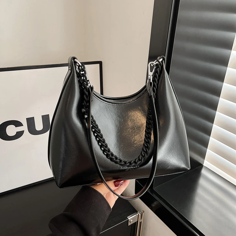 

Fashionable Messenger Bag for Women Made from Soft Leather Luxury Brand Exclusive Famous Designer Crafted