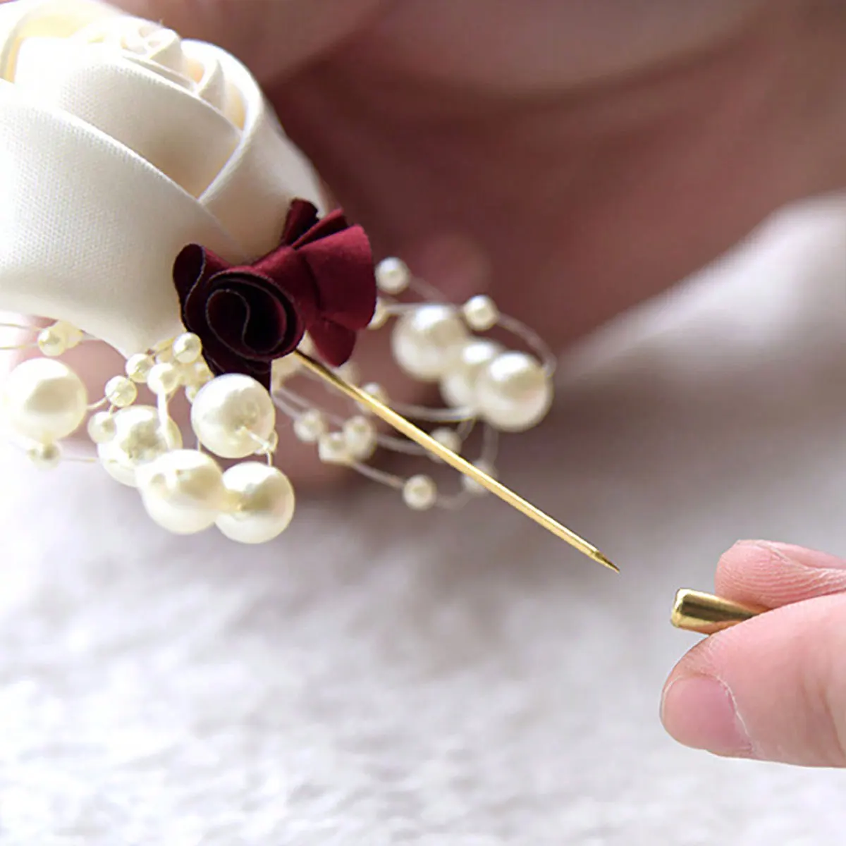 1 Piece Wedding Groom Men's Rose Boutonniere, Gold Leaf Pearl Bow Tie, Men's and Women's Wedding Brooch Flower, Groom and Groomsman Suit Decoration Accessory, Rose Lapel Pin, Wedding Holiday Party Decoration Lapel Pin, Suit Lapel Pin, Welcome Lapel Flower, Wedding Ball Dinner Decoration Boutonniere view 4