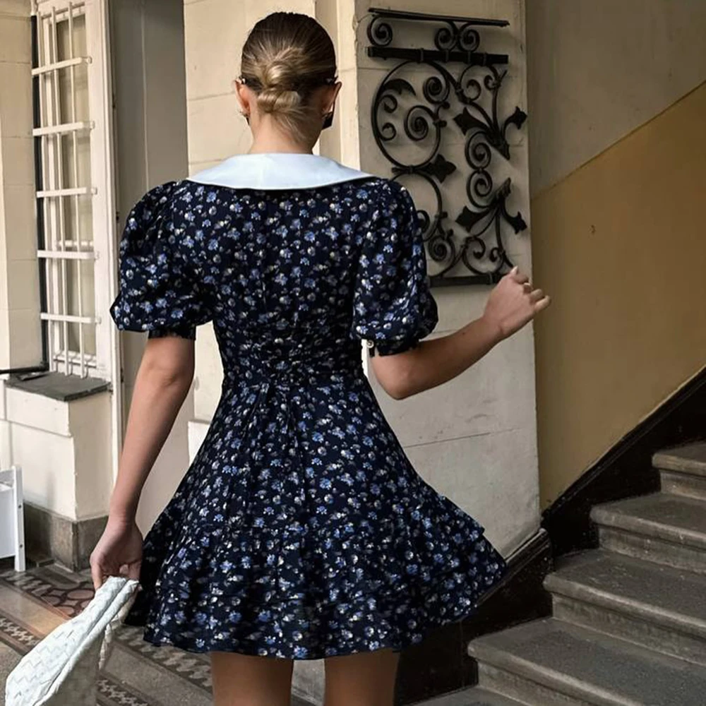 Sukienka damska Talenza w kwiatowy wzór, bufiaste rękawy, kołnierzyk, perłowe guziki, falbanki, wysoki stan, mini, elegancka sukienka na przyjęcie, modna.