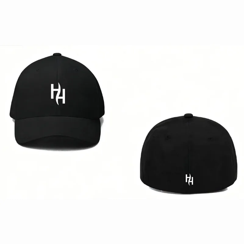 

Большая передняя вышивка и маленькая вышивка сзади для черной полностью закрытой бейсболки.