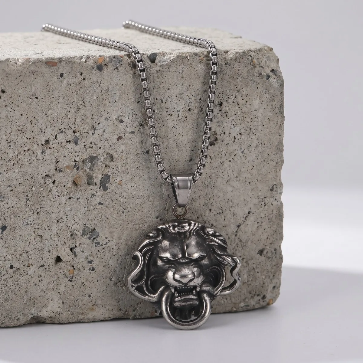 Vintage Heraldischer Silberfarbener 316L Edelstahl Löwen-Türklopfer Anhänger Halskette Herren Streetwear Schmuck