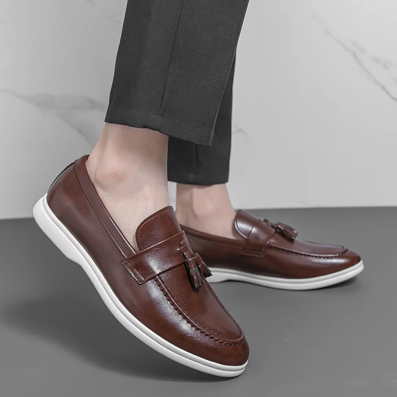 Fashion Brand Men's Tassel Comfortable Casual Small Leather Shoes British Style Men's Round Toe One Foot Set Lazy Bean Shoes