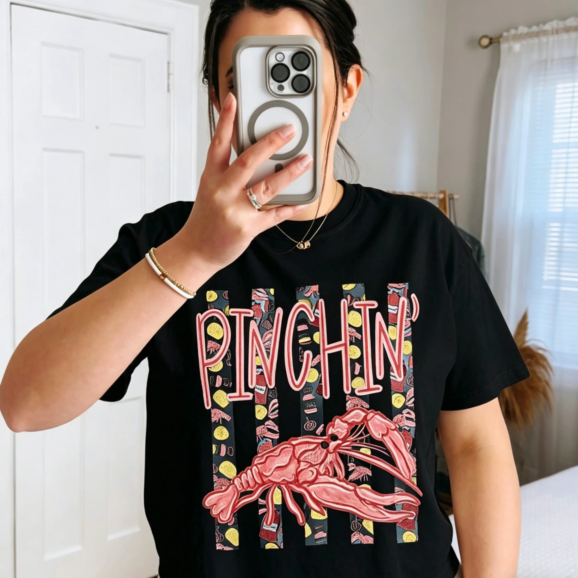Funny Crawfish Graphic Print Cotton T-Shirt Women, Pinchin' Seafood Graphic Tee, Summer Casual Short Sleeve Top Streetwear