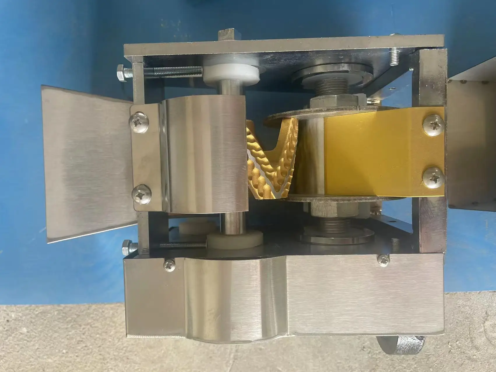 2026-Samosa and Dumpling Mold Machine