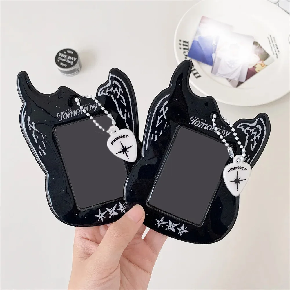 أسود بارد الغيتار البلاستيكية حامل بطاقة ل Kpop المعبود 3 بوصة Photocard حقيبة سلسلة مفاتيح سحر جوفاء عرض معرف حافلة بطاقة حالة الكورية نمط