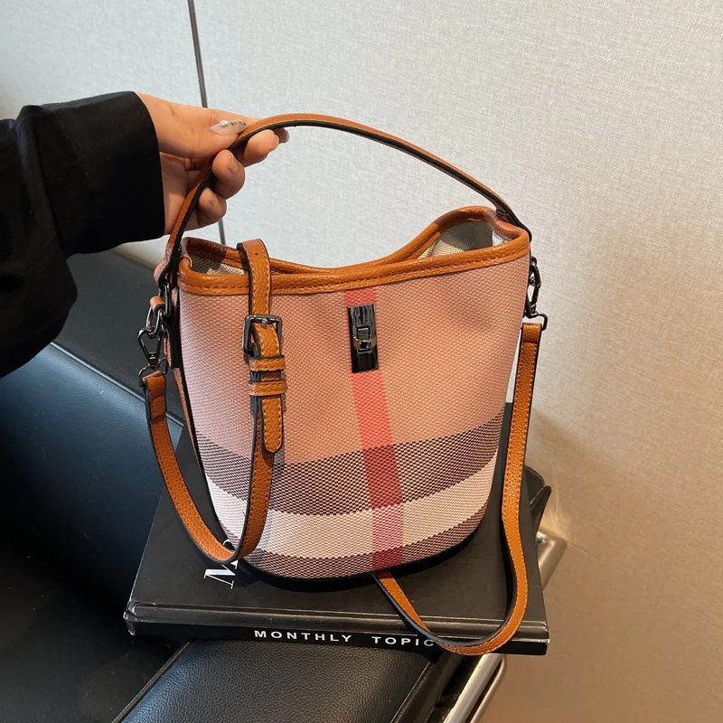 

Plaid Striped Handbag Bucket Bag Fashionable Commuter Shoulder Crossbody Bag
