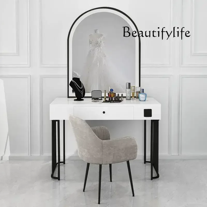 

decoración Vanity Set with Lighted Mirror, Makeup Vanity Dressing Table with LED Light, Drawers, Storage Shelves and Cosmetics C