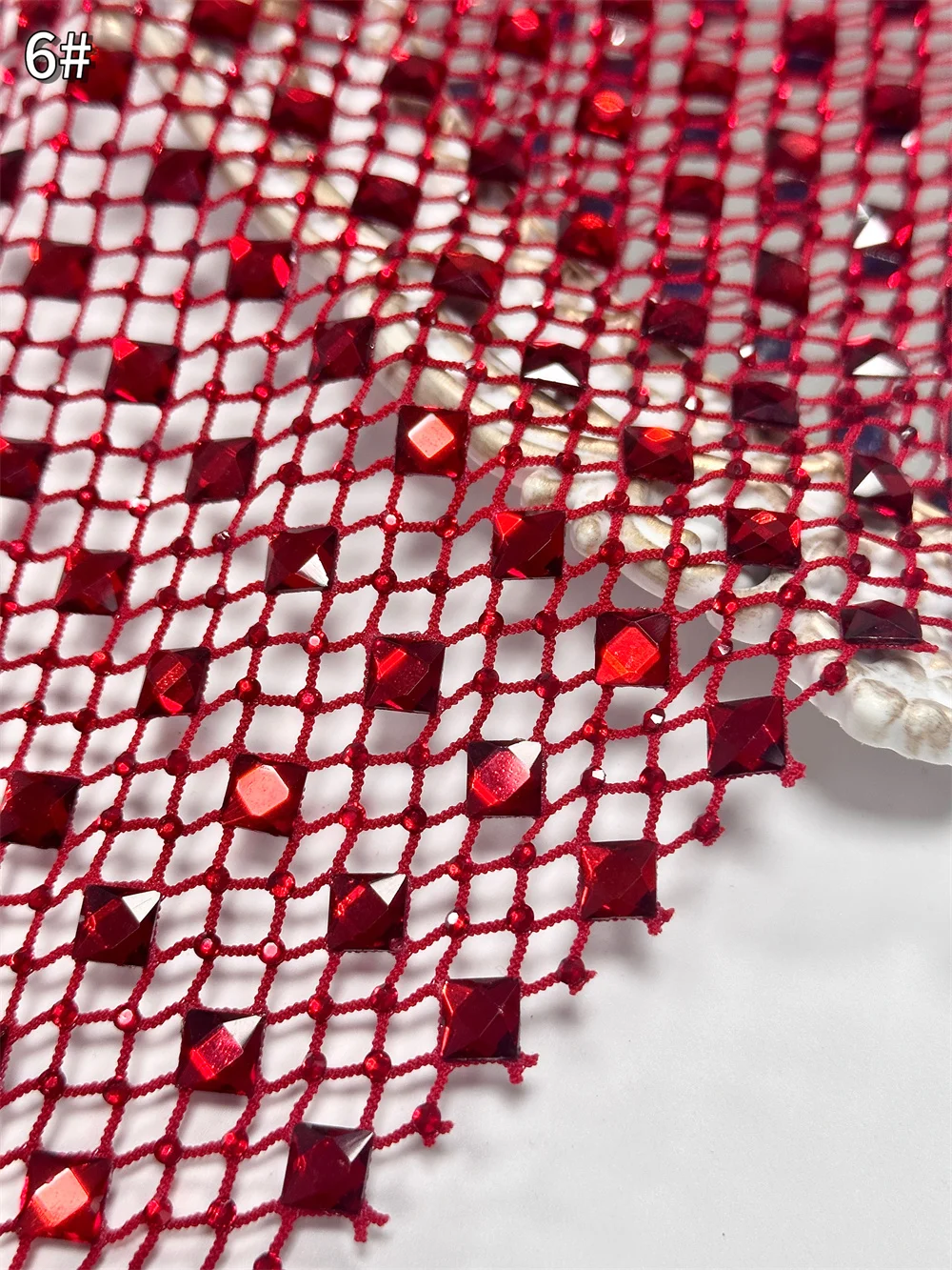 Meest populaire glanzende steen nieuwe mode-ontwerp stof handgemaakte stenen borduurwerk netto kant kralen voor dames bruiloft jurken