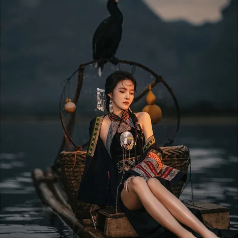 Fotografia fotografica in stile cheongsam femminile con abito nazionale