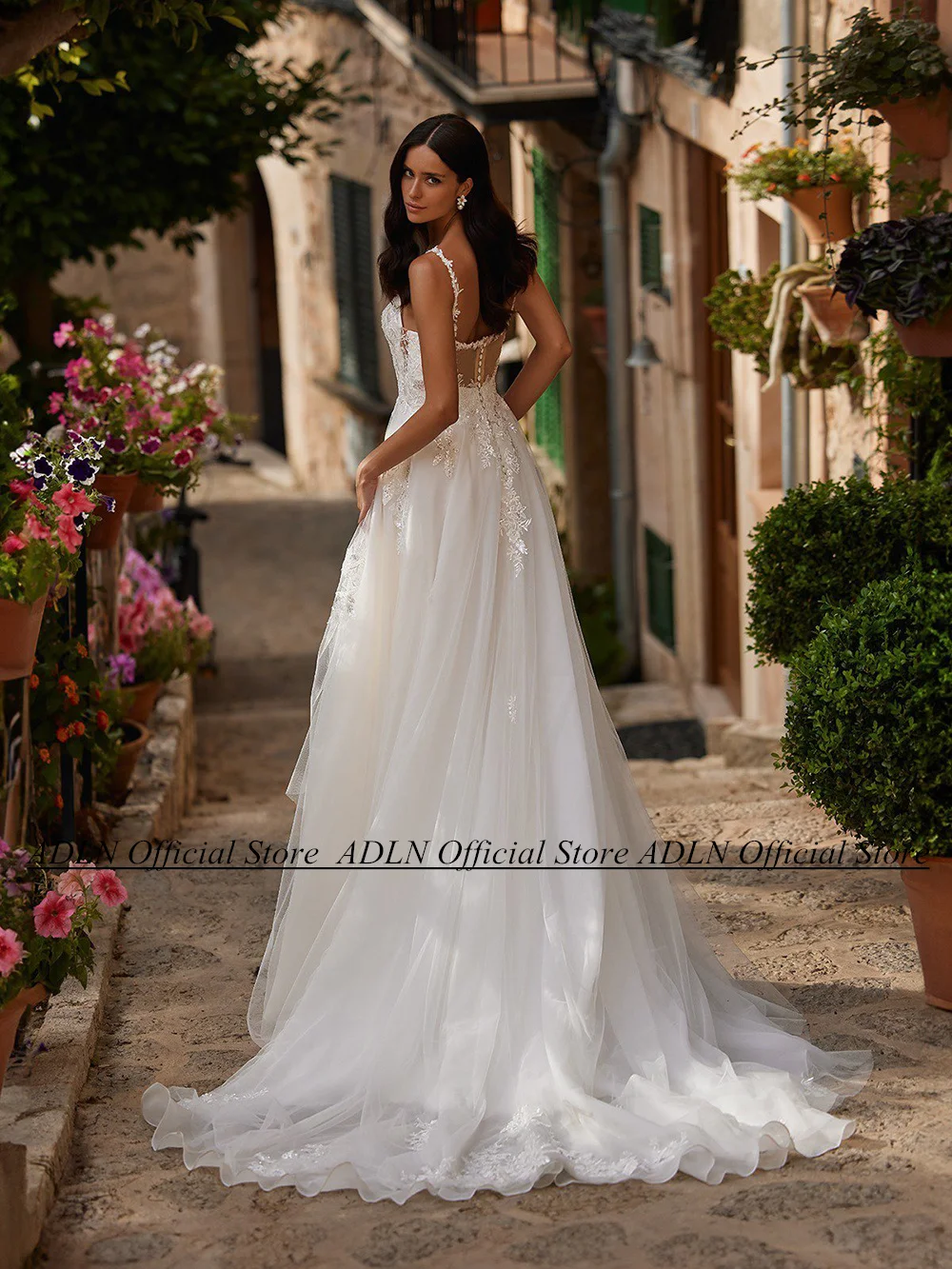 فستان زفاف بحمالات سباغيتي ، رقبة V عميقة ، زين مزين بالترتر ، خط ، فستان زفاف عاري الظهر ، وصل حديثًا ،