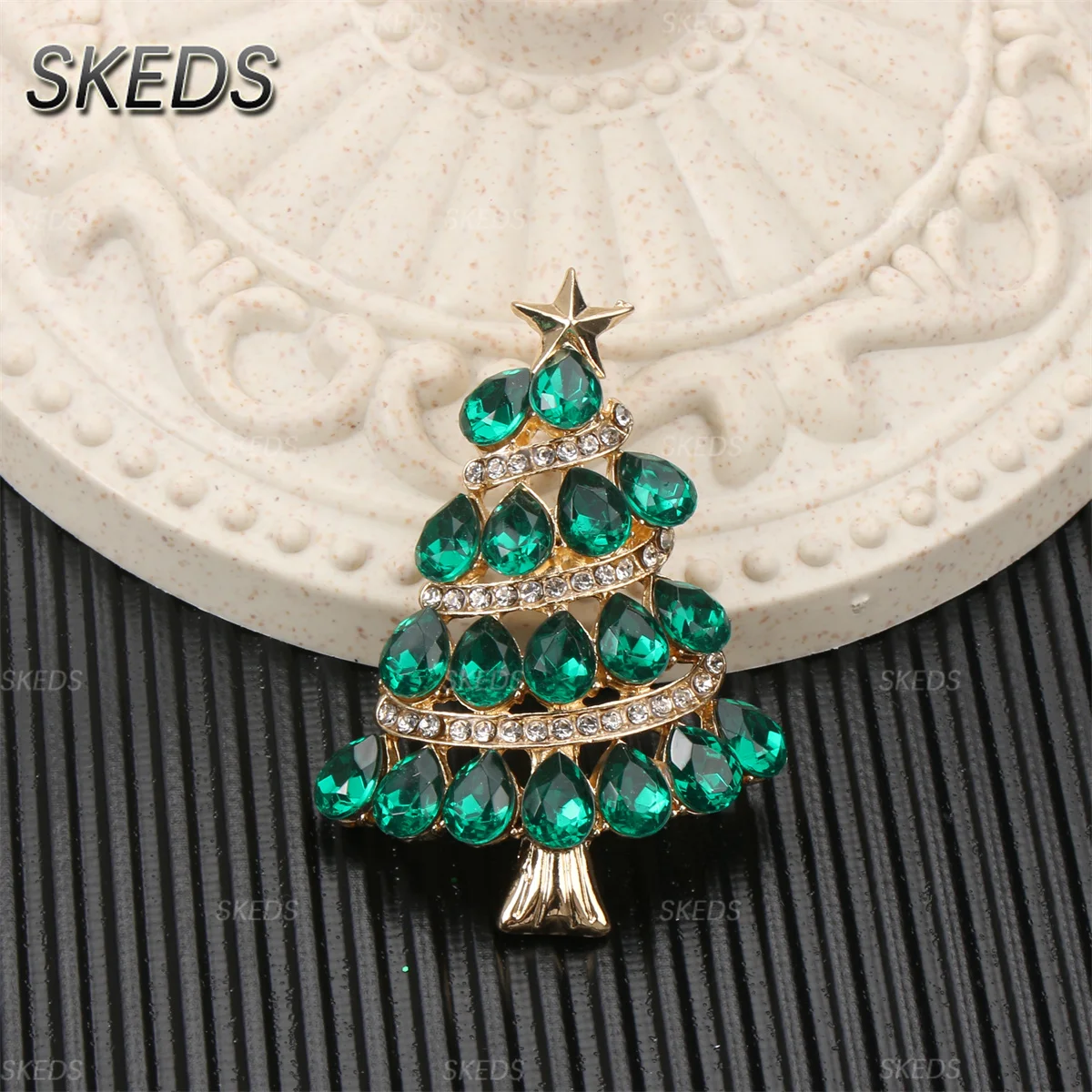 SKEDS 2026 Sommer Neues Design Weihnachtsbaum-Brosche Luxus-Schmuck Damen High-End Exquisite Anstecknadeln Hochzeits-Corsage – Detail 4