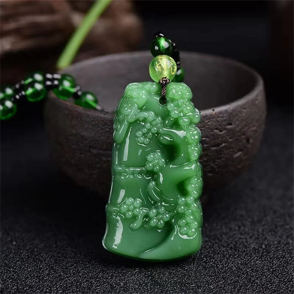 天然本翡翠 龍彫刻ペンダント 緑色お守り 翡翠 龍 ドラゴン 彫刻 ペンダントトップ ネックレス メンズ