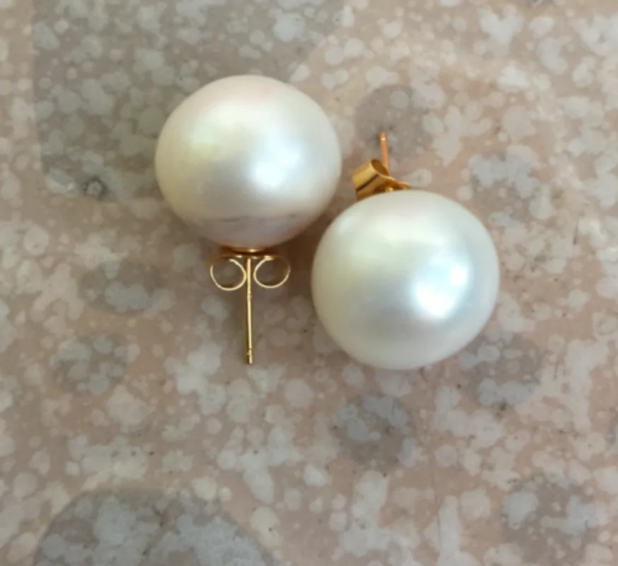 

Gorgeous Pair of Huge 10-11mm South Sea White Pearl Earring