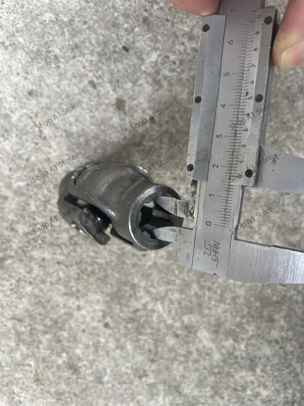 Homemade modified four-wheel kart beach car accessories Rear axle universal joint head, two spline steering joint 17mm