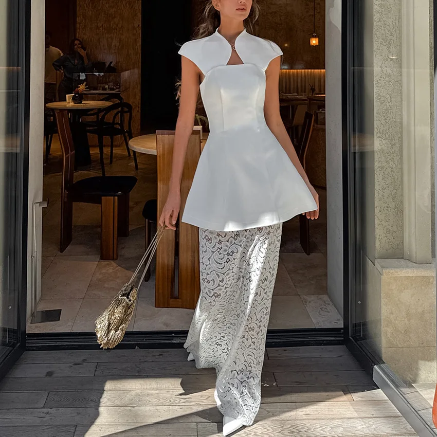 

Летний дизайнерский женский костюм во французском стиле: асимметричный топ без бретелек + белая кружевная юбка, комплект из двух предметов для вечеринок и торжественных мероприятий