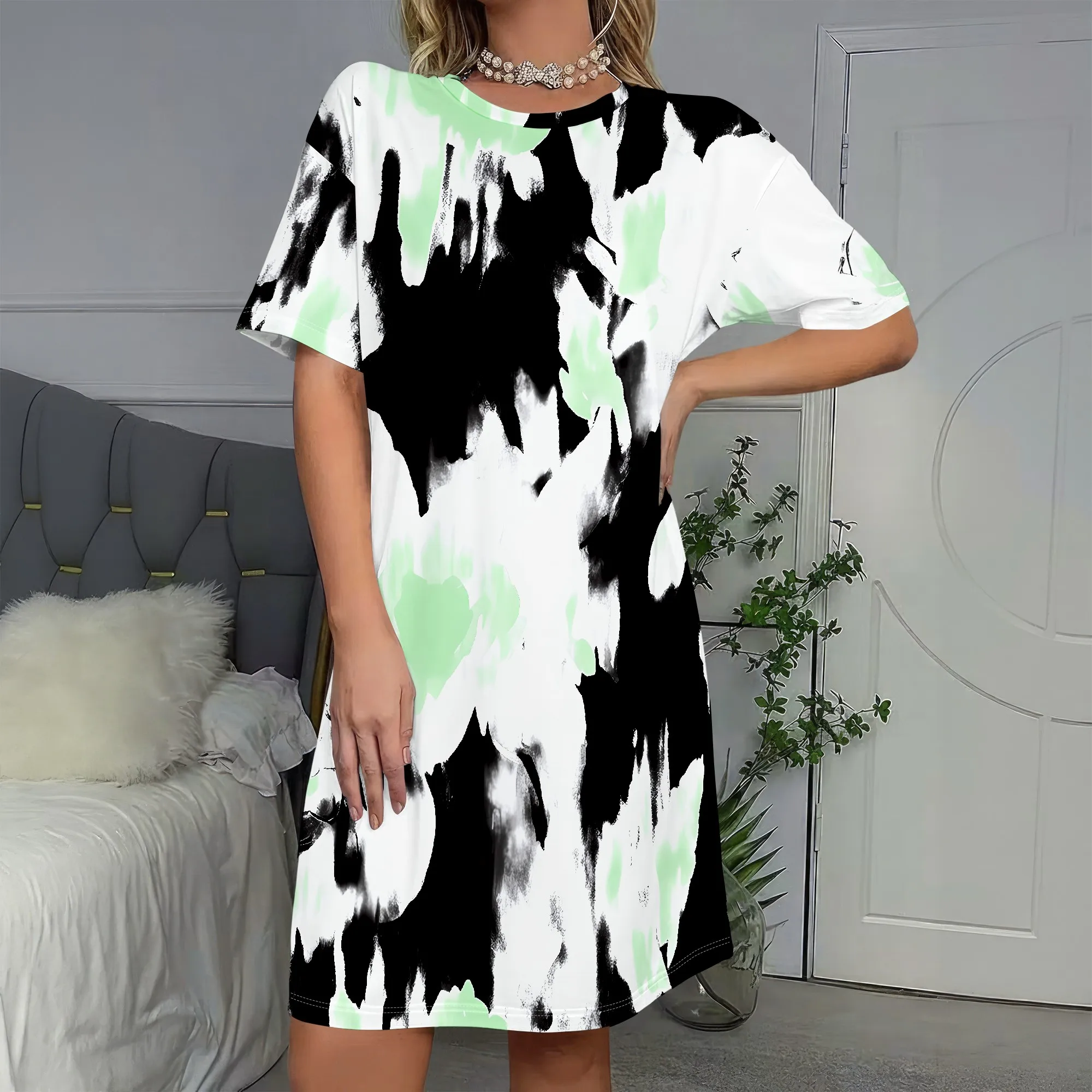 

Abstract Paint Dress, Black White Green Print Short Sleeve T-Shirt Dress, Loose Casual Summer Wear for Women, S-2XL