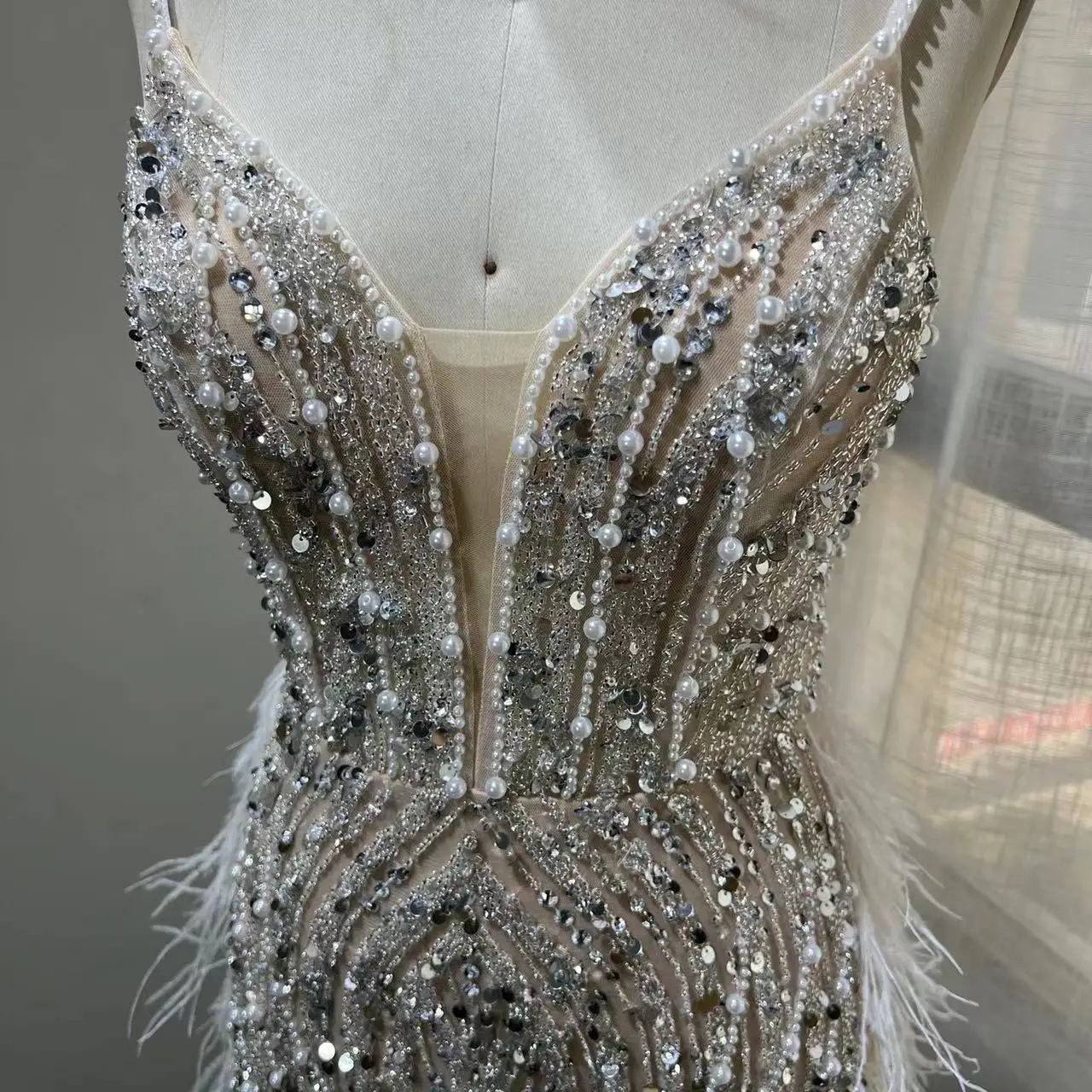 Robe de soirée sirène avec plumes pour femme, perles faites à la main, sexy, longue, fête, tout ce qui est possible, nouveau, 2024