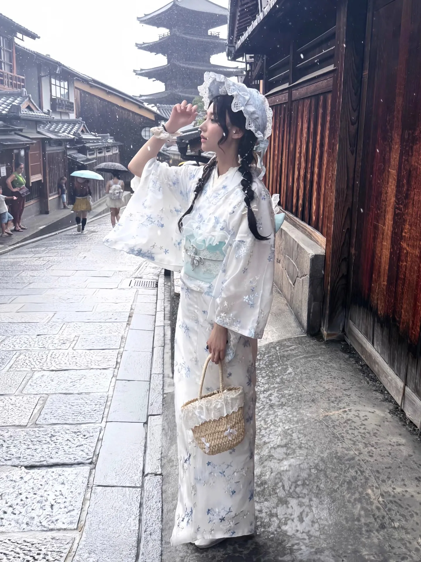 Women Japanese Formal Lace Kimono Embroidery Modified Yukata Romantic Style Photography Dress Cosplay Costume