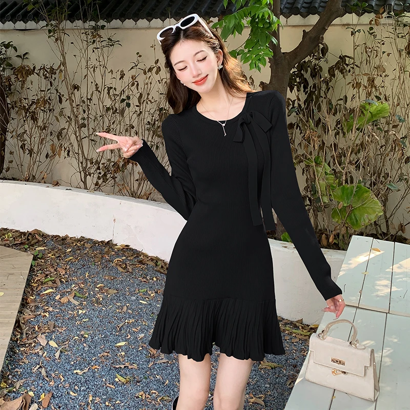 เดรสไหมพรมถักสไตล์ฝรั่งเศสย้อนยุคสำหรับผู้หญิง ฤดูใบไม้ร่วง 2025 ชุดเดรสไหมพรมลำลอง คอกลม ดีไซน์ใหม่ สวยหรู ทรงเข้ารูป