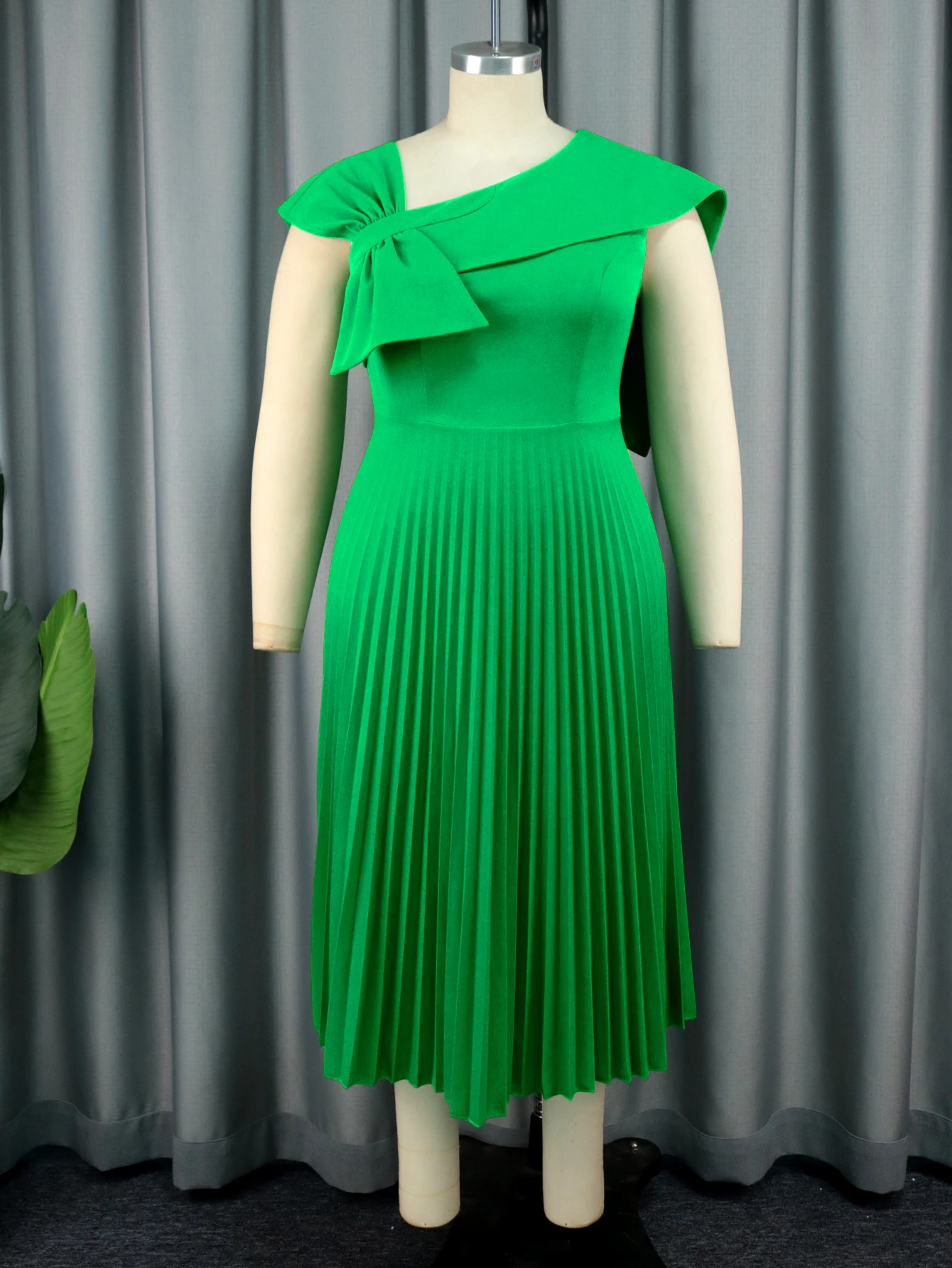 Elegant Women Sleeveless Bow Pleated Dresses Diagonal Collar Green Midi Fashion African Ball Gowns Event Party Birthday Robes