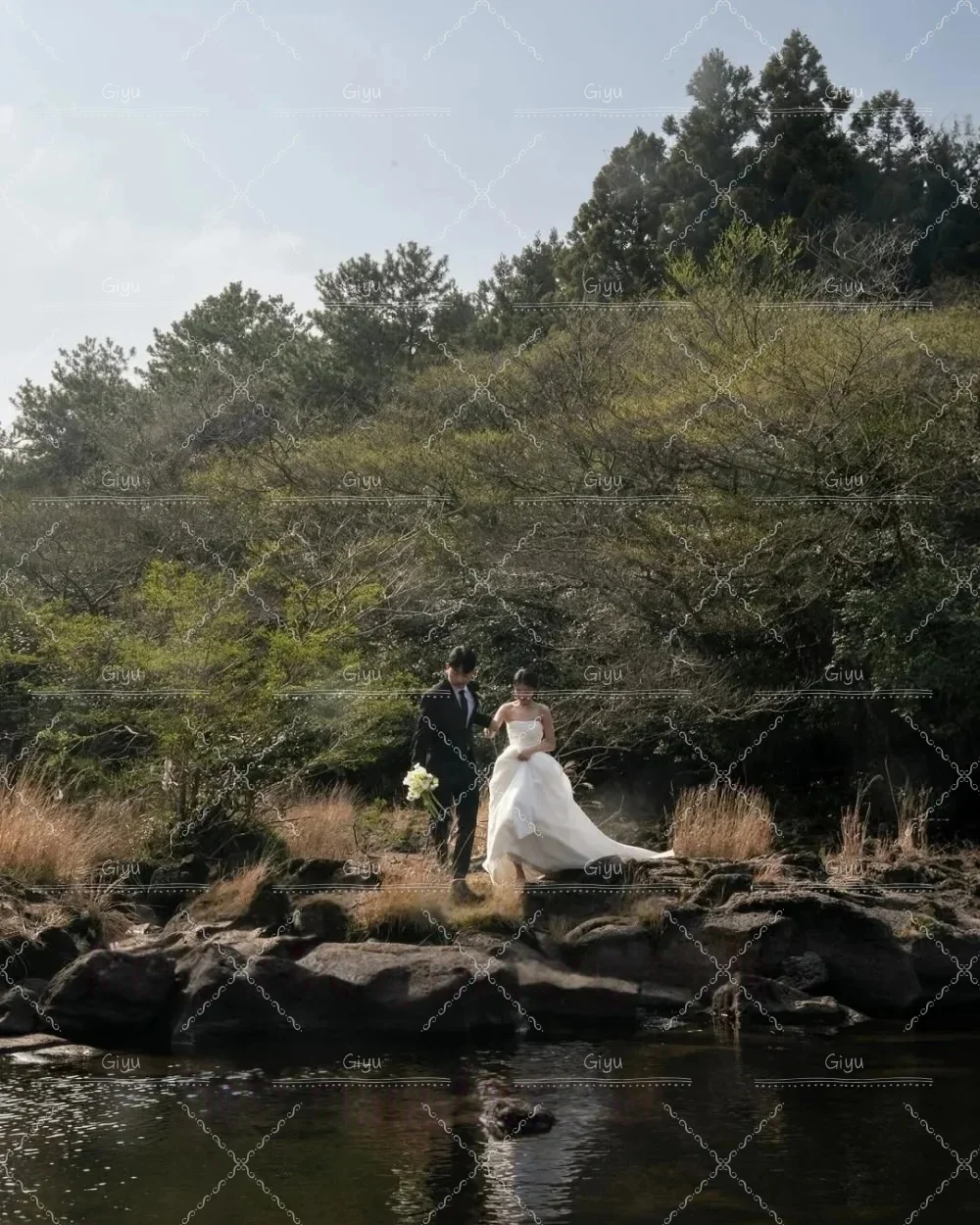 Giyu 2026 Customized Pretty Bride Gowns Plus Size Strapless Korea Princess Wedding Dresses Organza Ivory Sleeveless Ruched Custo
