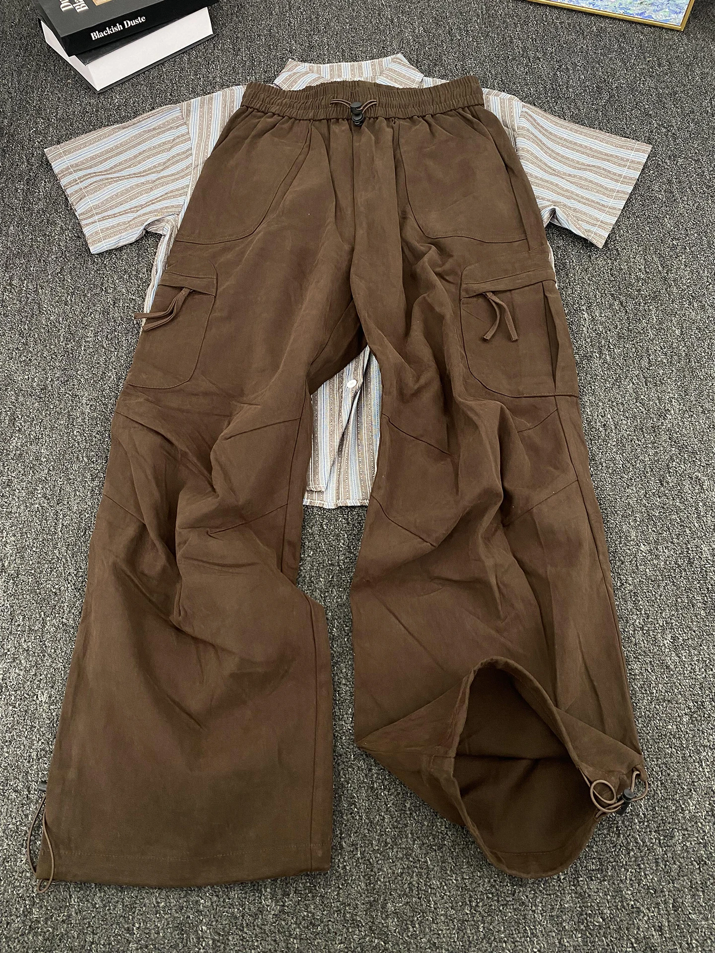 

Khaki Work Trousers Men Summer Thin Pleated Design Logging Casual Flared Straight Leg Pants Multi-ket Loose Fit Long Pants