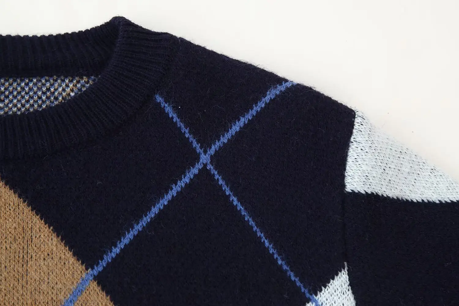 New winter style French retro-style round neck long-sleeved loose and lazy rhombus checkered pullover sweater, versatile