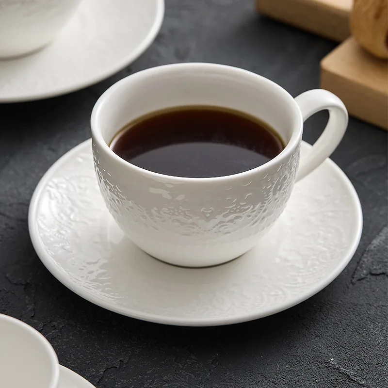 Kreative Weiße Geprägte Blumen-Porzellan-Kaffeetasse, Elegante Frühstückstasse mit Untertasse, Schreibtisch-Dekoration, Büro-Trinkbecher