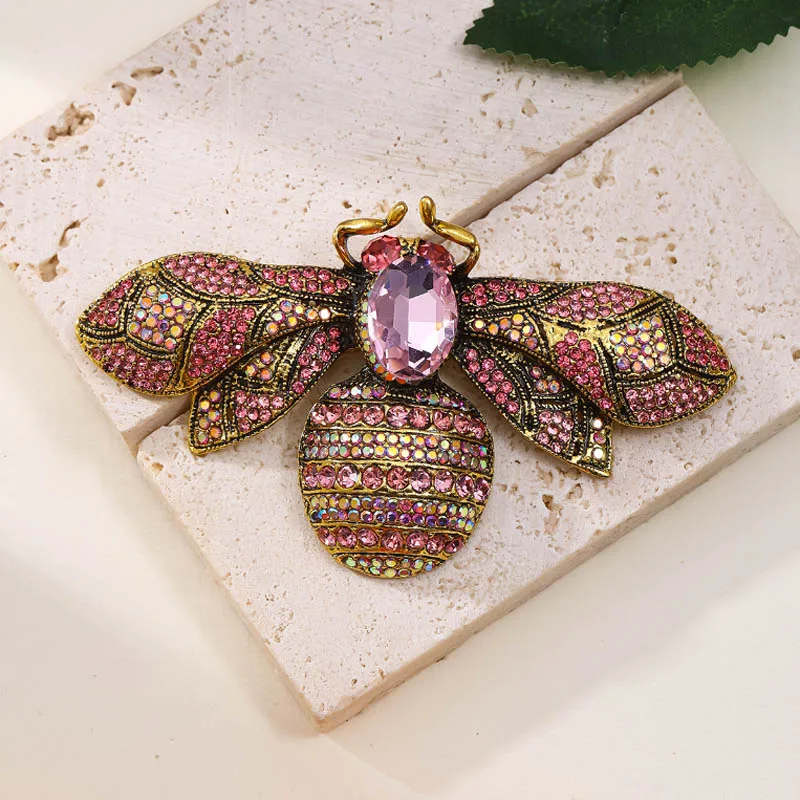 

Bobokiki Jewelry European and American Fashion Bee Alloy Micro-Inlaid Rhinestone Luxury Retro Insect Pin.