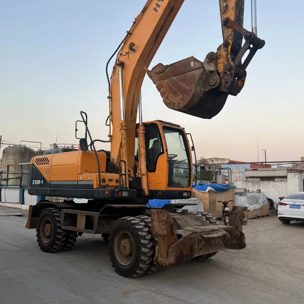 Used 210W-9 Korean Brand Hyundai , Construction Hine Wheel Excavator For Sale