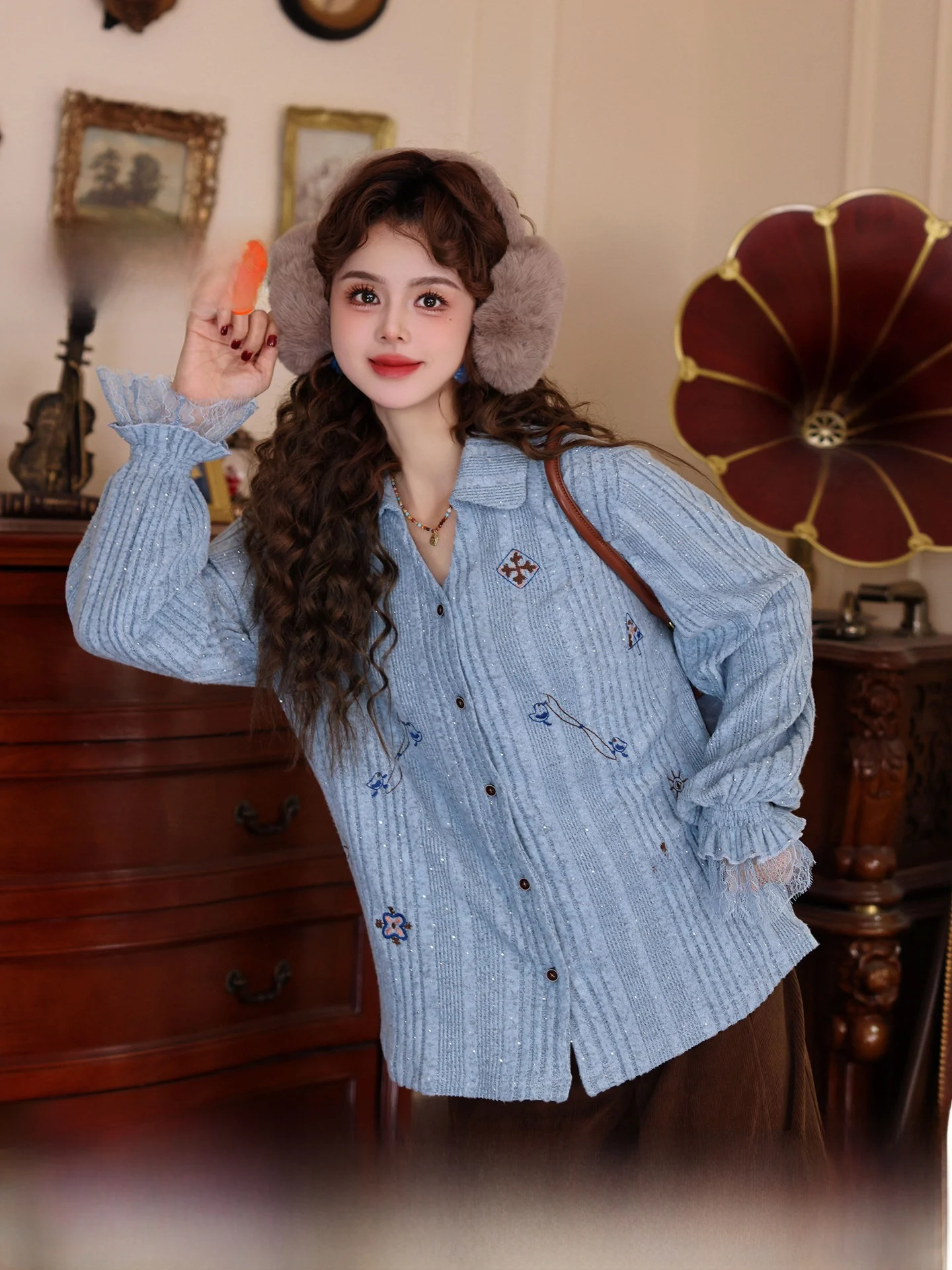 

Chen Jiajie Bamboo Valley tening to Rain Vintage Hong Kong Sle Embroidered Casual Long Sve Women's Knitted Top