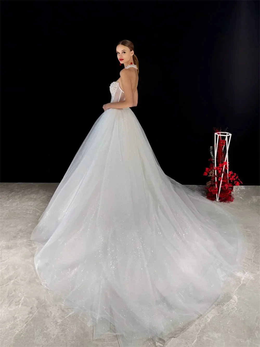 Customized Strapless Bridal Dress with Beaded Details Ball Gown Wedding Dress Tulle Skirt Elegant Bridal Gown for Carpet Wedding