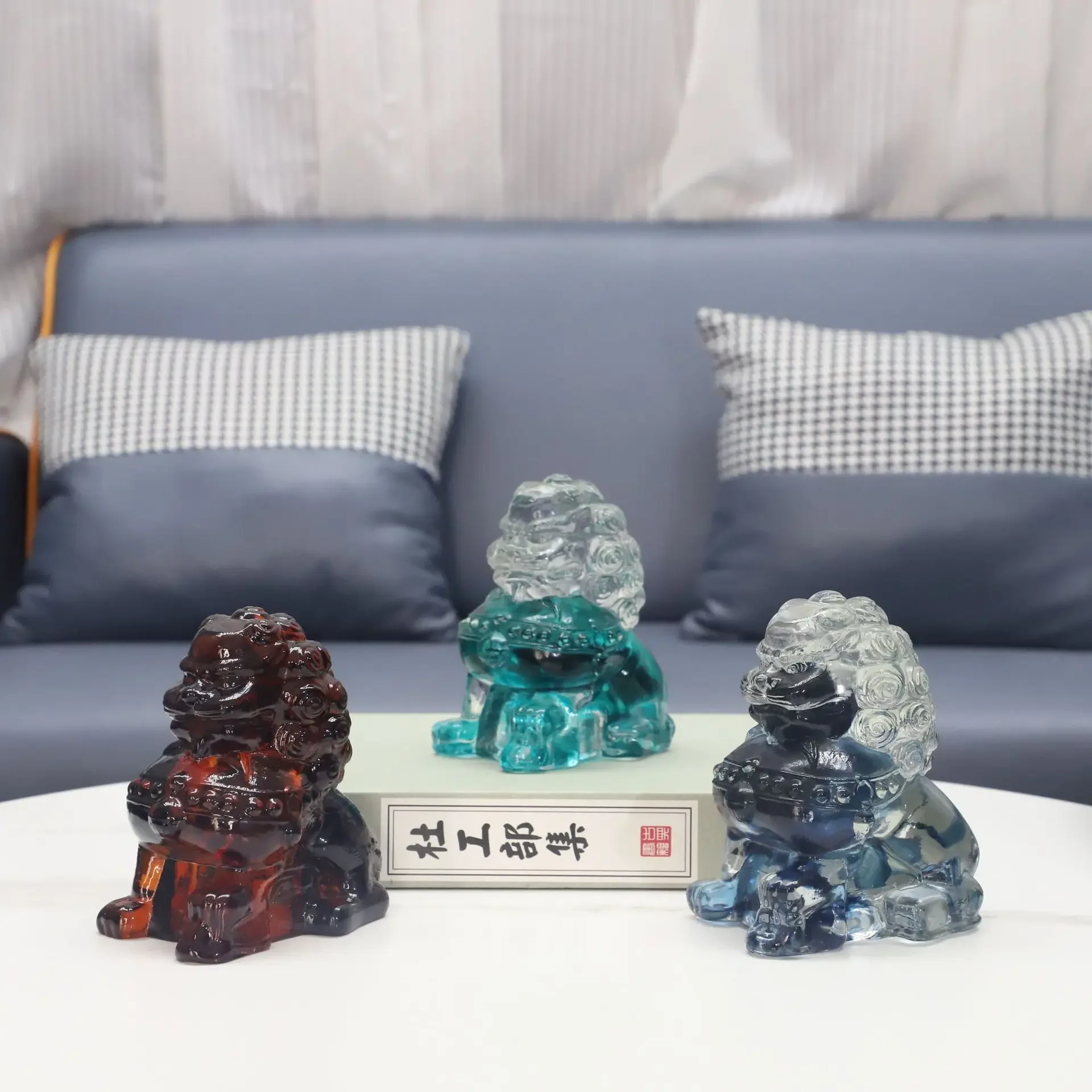 

Китайская имитация скульптуры льва, прозрачное стекло, цветная градиентная статуя, декоративные фигурки, аксессуары для украшения дома