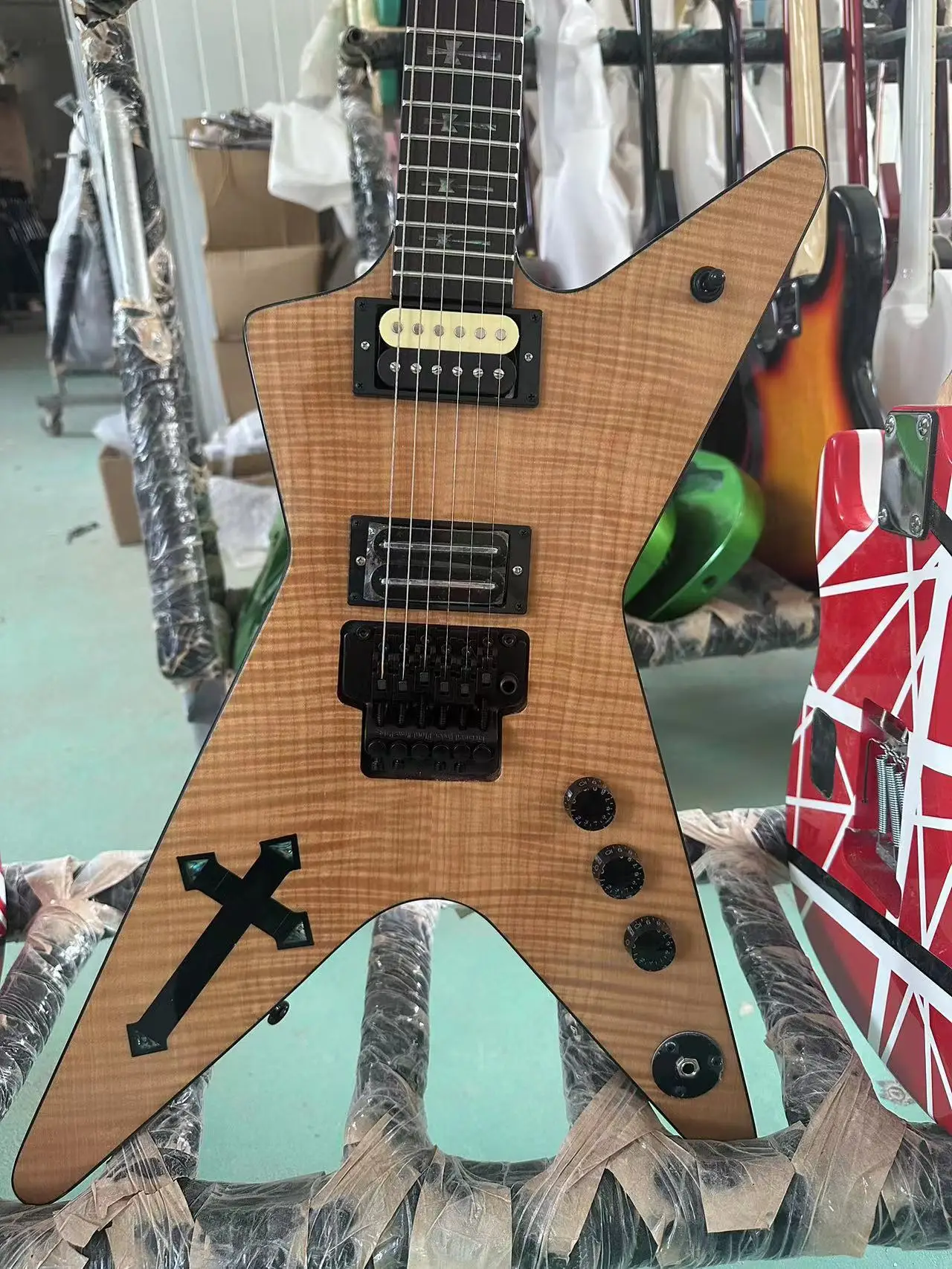 

washburn Dimebag Darrell Electric Guitar Rose wood fingerboard, including shipping, available in stock