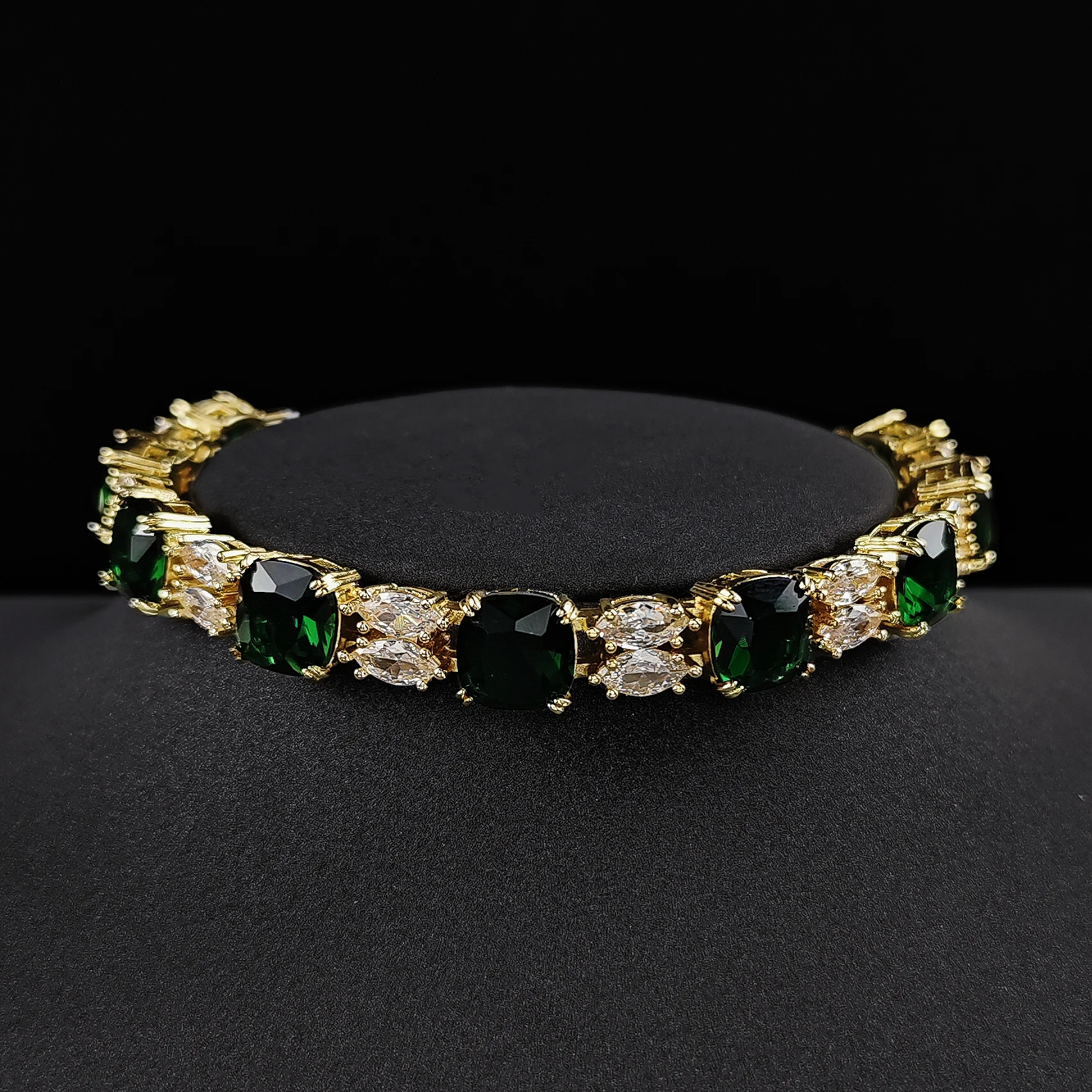 2024 New Green Color Princess Bracelet Bangle for Women Anniversary Gift Jewelry Wholesale S7985