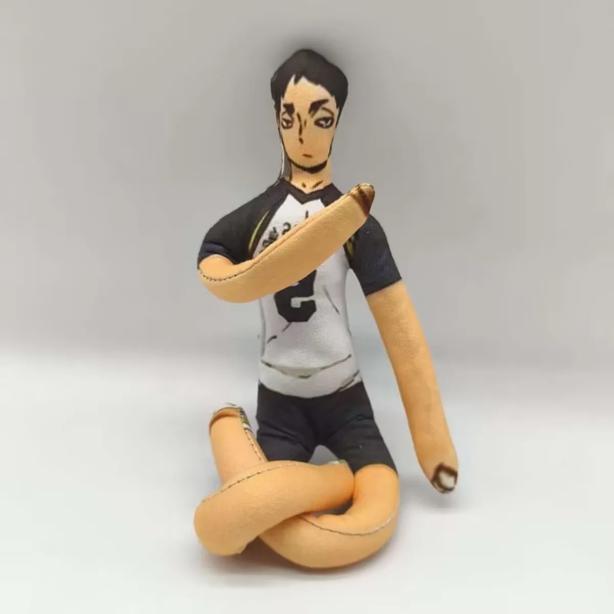 Haikyuu!! Abstrakcyjna 2D myszka, sucha lalka z rurkowym szkieletem i ruchomymi kończynami, bez białych krawędzi.