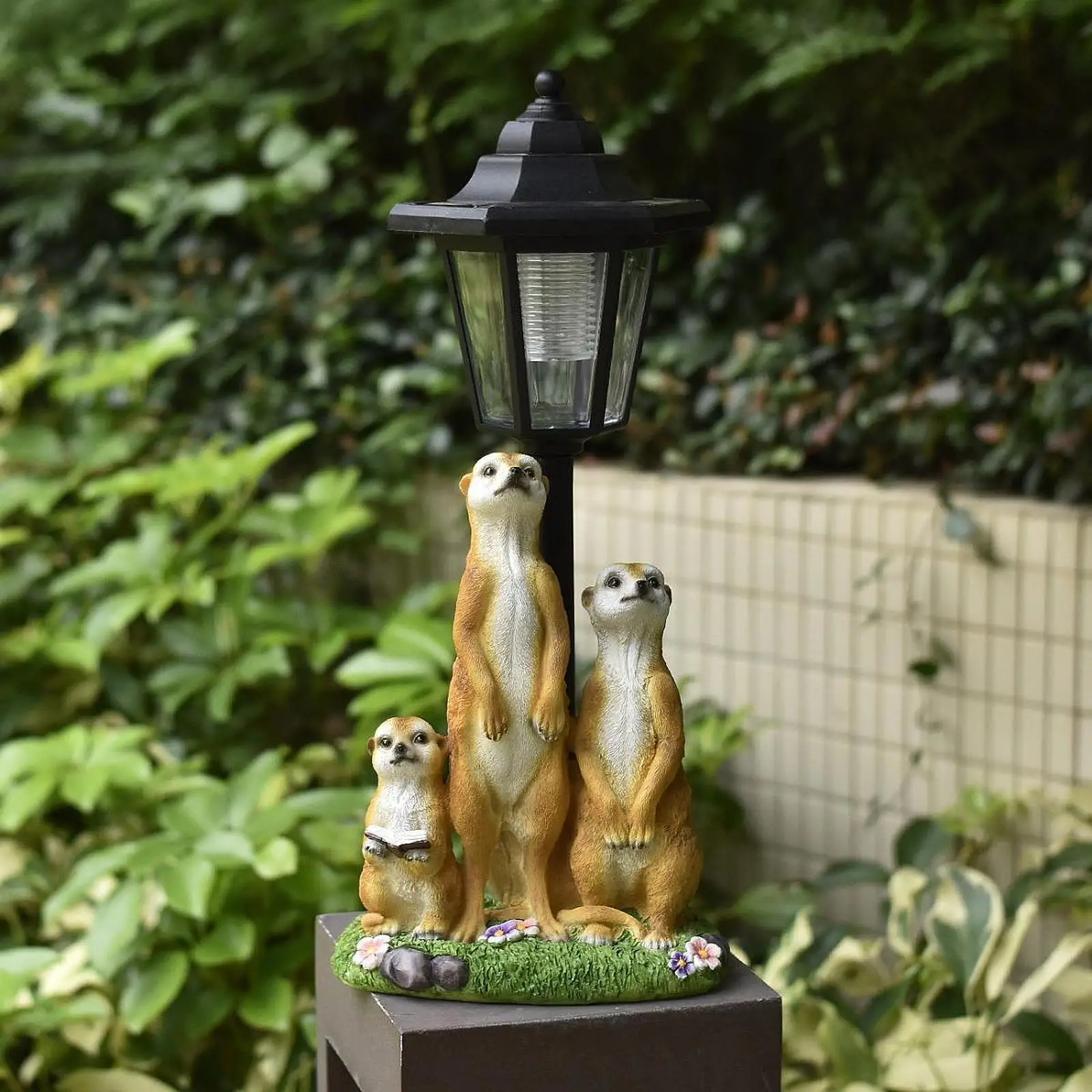 

Solar Powered Garden Meerkat Family Resin Animal Lamp Outdoor Sculpture Ornaments for Yard Decoration