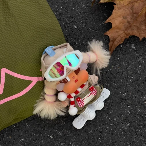 Set di accessori per abbigliamento per bambole CRYBABY: Gilet da sci invernale POLAR-Monster Baby, scarpe e occhiali – Collezione Labubu, marchio di moda senior