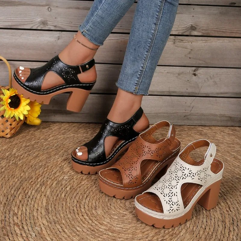 Sandales à plateforme à talon épais pour femme, à découpes florales, semelle crantée, à bride arrière, bout ouvert, style rétro décontracté, confortables pour l'été et la marche