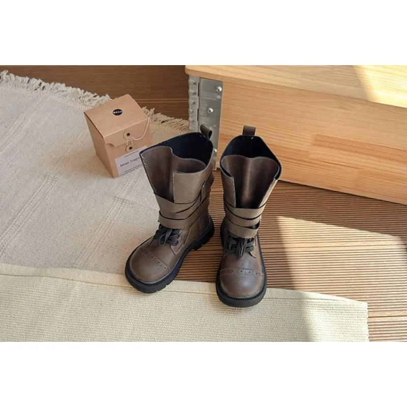 حزام مشبك النمط البريطاني الفتاة الأحذية الجلدية 2025 الخريف والشتاء النسخة الكورية الجديدة للأطفال رقيقة المخملية الأحذية