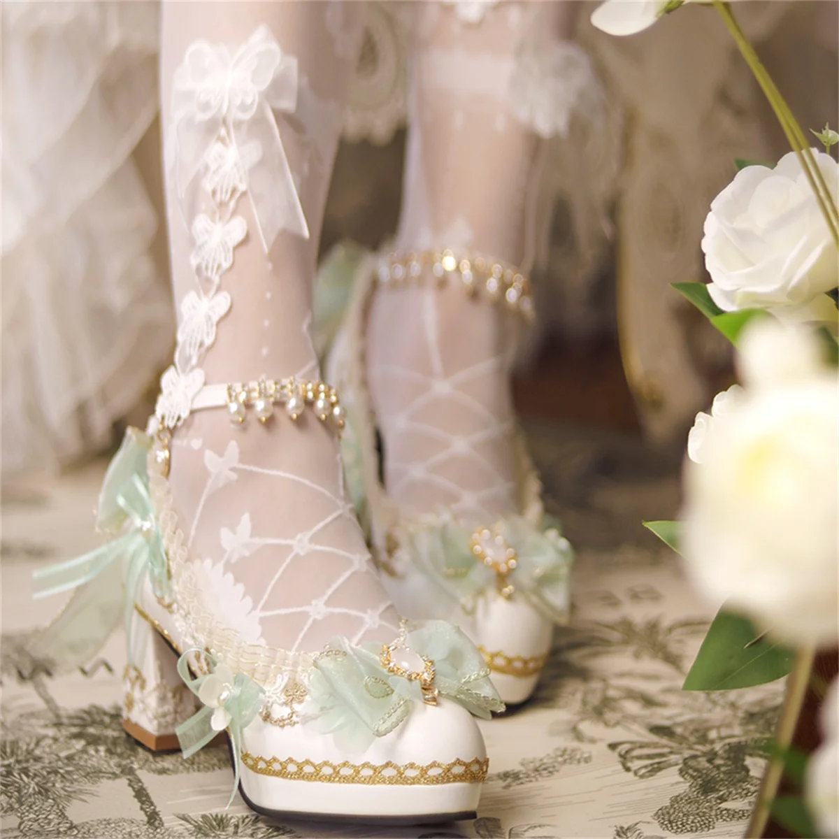 Scarpe da ragazza Lolita Vintage francesi elegante Tea Party Palaca Ribbon Bowknot perle gemme sandali a punta in pizzo 5-6cm con tacco alto