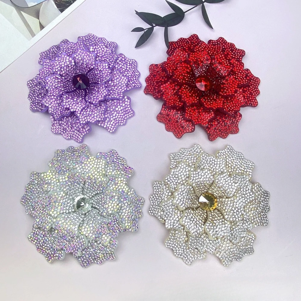 Luxuriöse Strass-Blumenbrosche Kristall-Blumen-Anstecknadeln Elegante Mode Hochzeit Party Abzeichen Schmuck Accessoires Geschenke