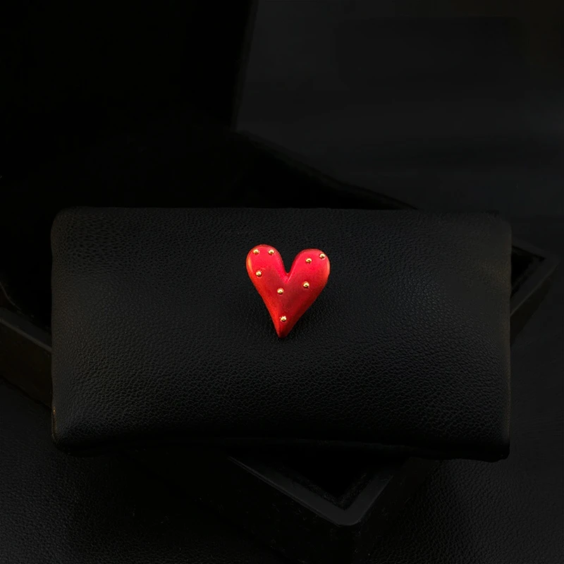 Red Love Small Brooch Cute Japanese Style Women's Shirt Anti-Exposure Buckle High-End Suit Collar Pin Accessories Jewelry Gifts