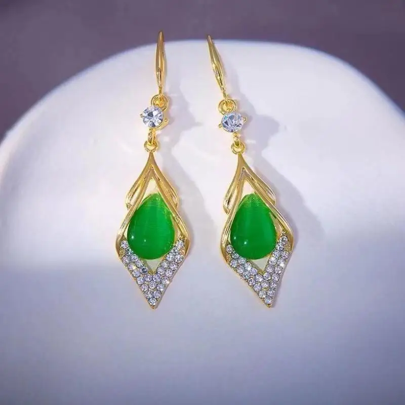 Korean Fashion Green Cat Eye Stone Drop Earrings For Women Jewelry 2026 Trending New Luxury Women's Crystal Earrings Pendientes