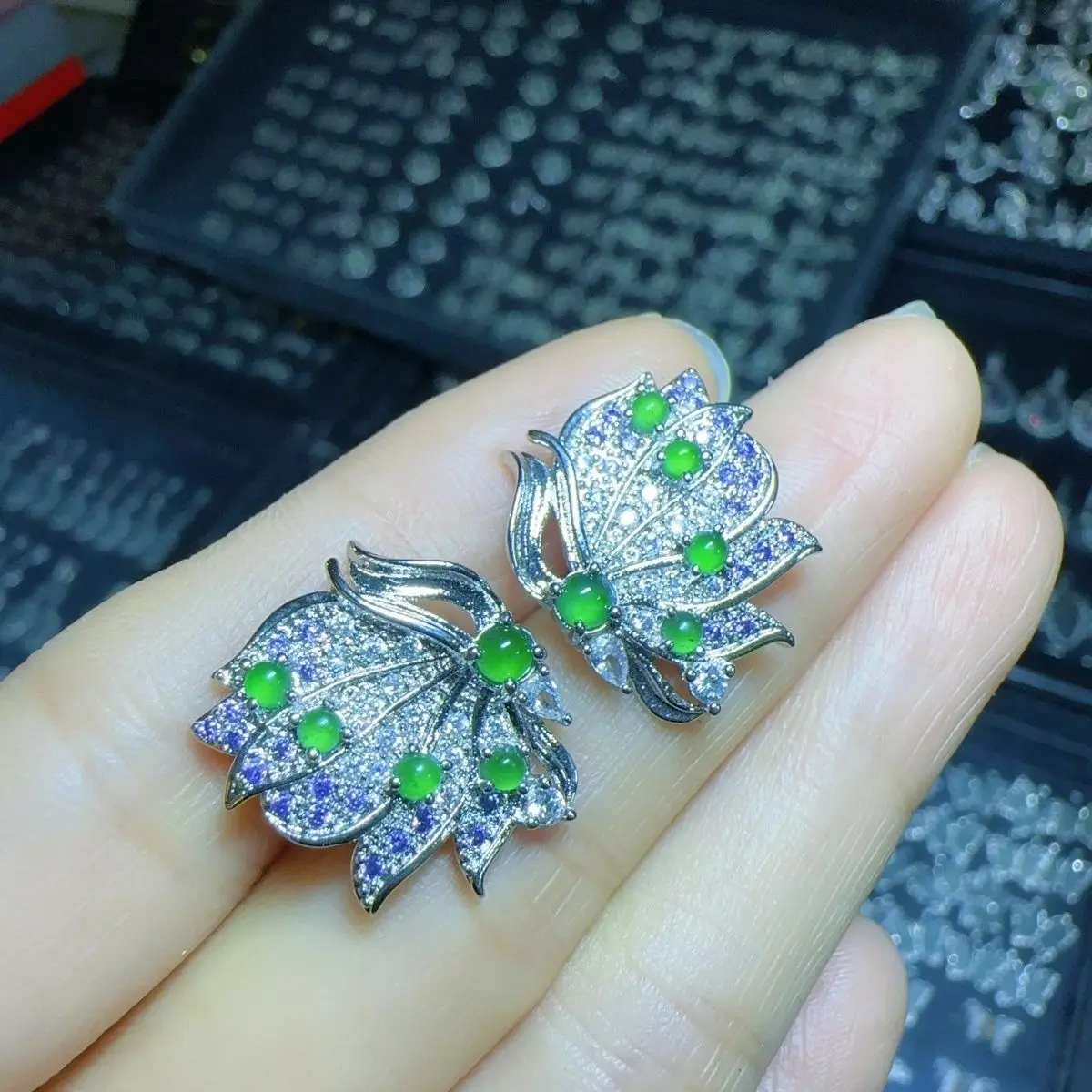 Natural A jadeite ice yang green butterfly stud earrings, diversity, choose the best one