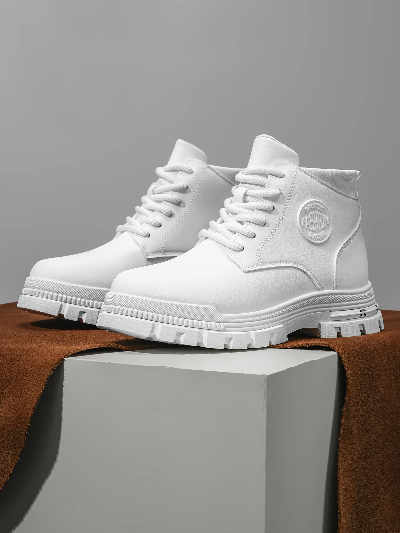 2025 حذاء رجالي أنيق مناسب لجميع المواسم للاستخدام الخارجي عالي الجودة