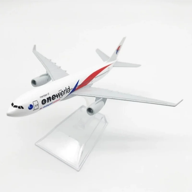 المواد المعدنية لعبة الطائرات 16 سنتيمتر سبيكة نموذج طائرة A330 ماليزيا الخطوط الجوية نموذج طائرة طائرة تذكارية لعبة الطائرة #2